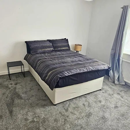 Vakantiehuis Spacious 5-bed In Vibrant Easton - Sleeps 11- Ideal For Contractors And Work *