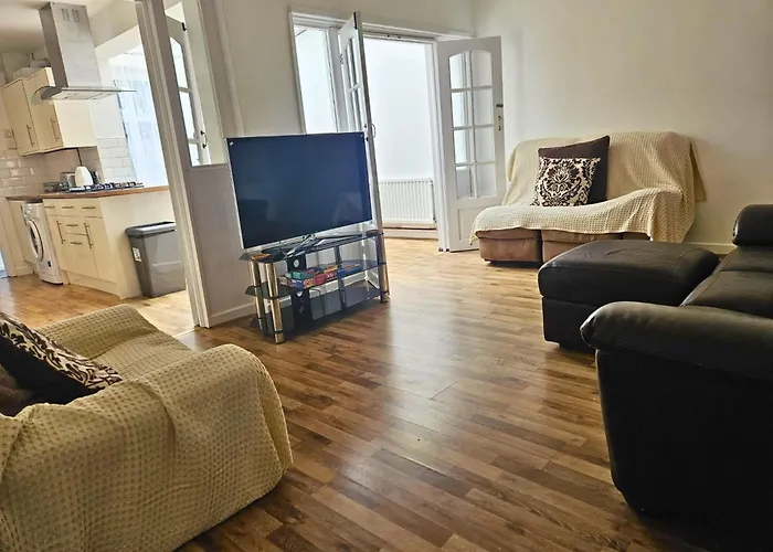 Spacious 5-bed In Vibrant Easton - Sleeps 11- Ideal For Contractors And Work Vakantiehuis *