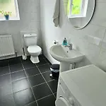 Holiday home Spacious 5-bed In Vibrant Easton - Sleeps 11- Ideal For Contractors And Work *