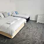 Holiday home Spacious 5-bed In Vibrant Easton - Sleeps 11- Ideal For Contractors And Work Bristol