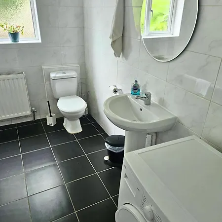 Feriehus Spacious 5-bed In Vibrant Easton - Sleeps 11- Ideal For Contractors And Work *