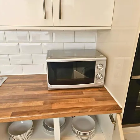 Spacious 5-bed In Vibrant Easton - Sleeps 11- Ideal For Contractors And Work Holiday home