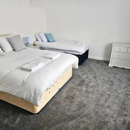 Feriehus Spacious 5-bed In Vibrant Easton - Sleeps 11- Ideal For Contractors And Work Bristol