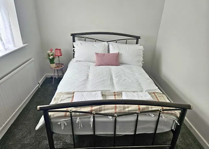 Spacious 5-bed In Vibrant Easton - Sleeps 11- Ideal For Contractors And Work