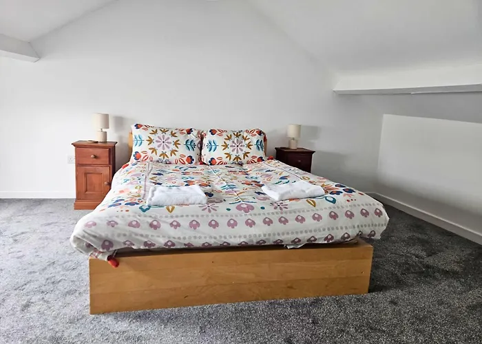 Feriehus Spacious 5-bed In Vibrant Easton - Sleeps 11- Ideal For Contractors And Work *