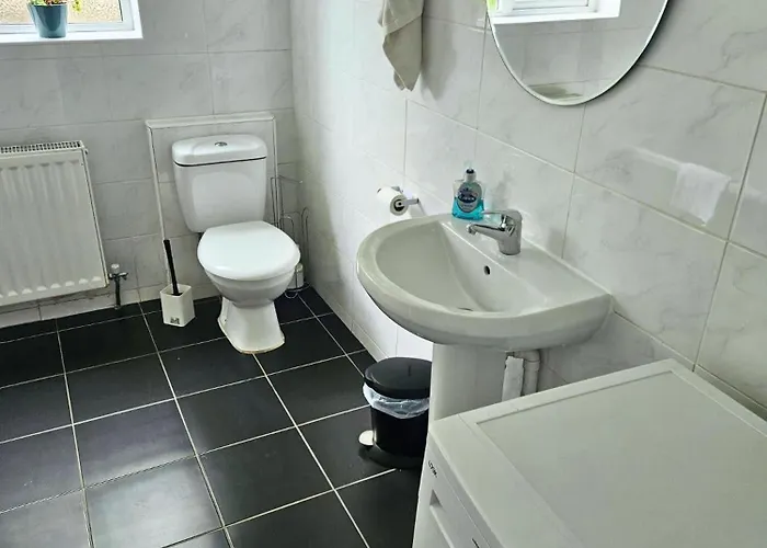 Feriehus Spacious 5-bed In Vibrant Easton - Sleeps 11- Ideal For Contractors And Work *