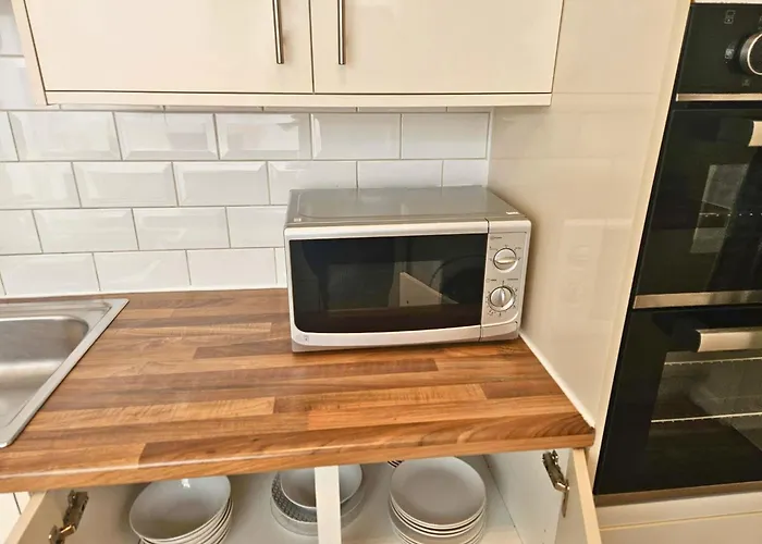 Spacious 5-bed In Vibrant Easton - Sleeps 11- Ideal For Contractors And Work Feriehus