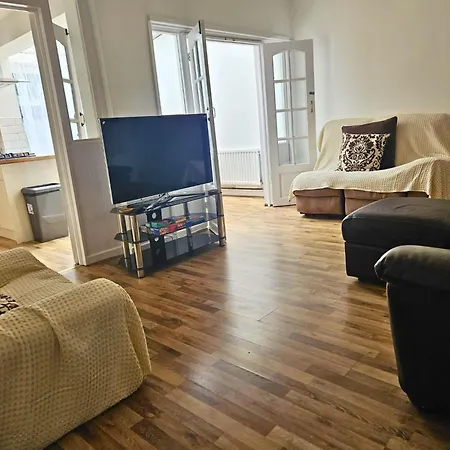 Spacious 5-bed In Vibrant Easton - Sleeps 11- Ideal For Contractors And Work Σπίτι διακοπών *