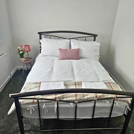 Spacious 5-bed In Vibrant Easton - Sleeps 11- Ideal For Contractors And Work